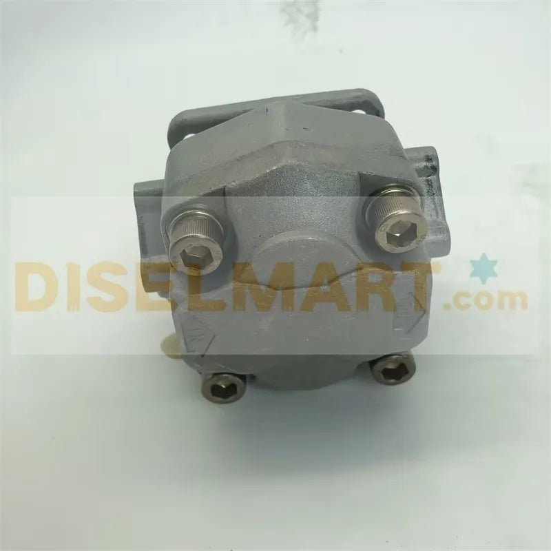 Diselmart Hydraulic Oil Pressure Pump 67810-76100 67810-76102 for Kubota B1550 Engine